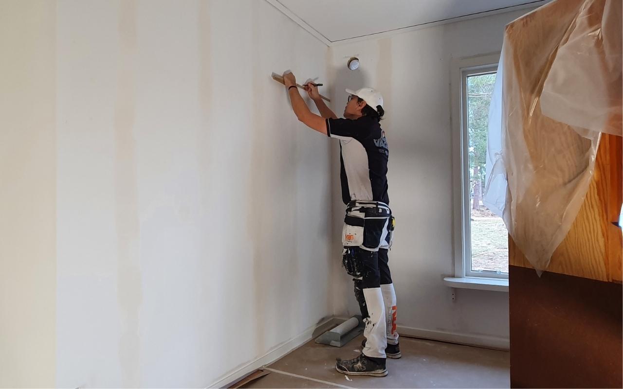 Jan Walter hanging wallpaper - Professional work